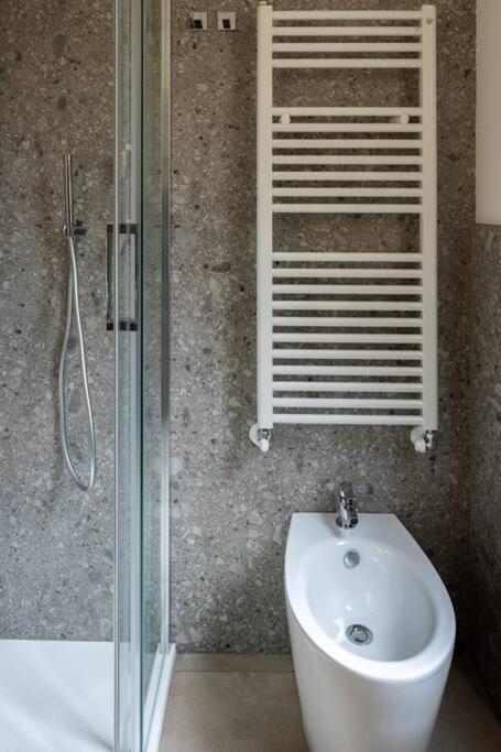 Apartment Isaia - 10 Minutes From Piazza Maggiore Bologna Exteriör bild